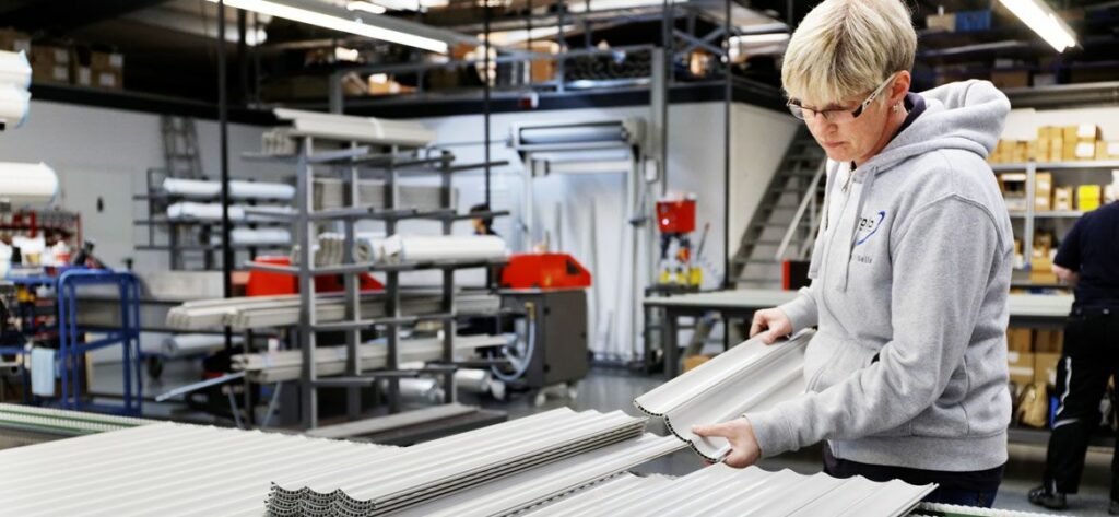 MITARBEITER/IN PRODUKTION